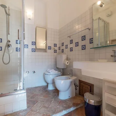 Apartamento Black White - Fromhometorome