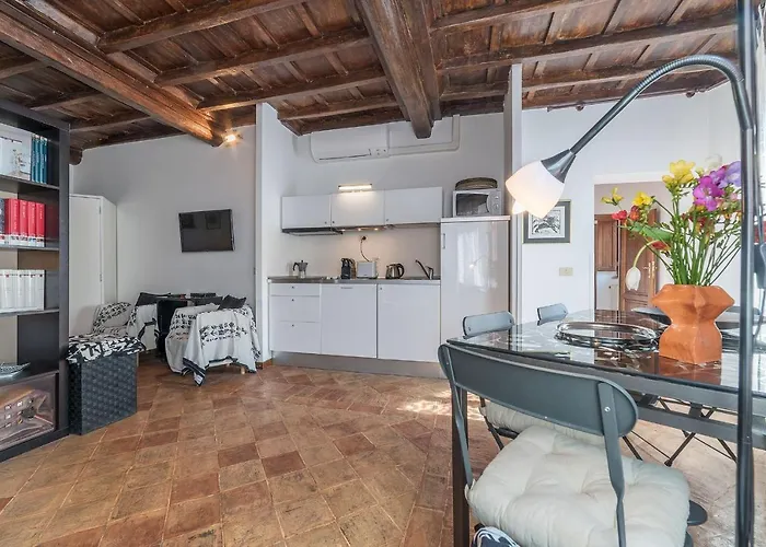 Διαμέρισμα Black White - Fromhometorome